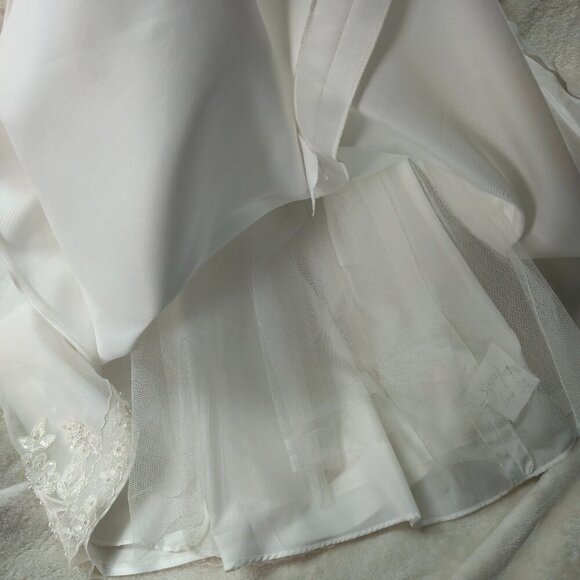 Communion Gown NWT Beautiful Applique Beading and Crystals Stunning! - Picture 16 of 16